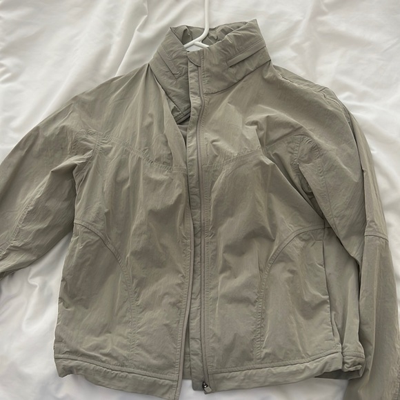 Lululemon windbreaker - Picture 1 of 2